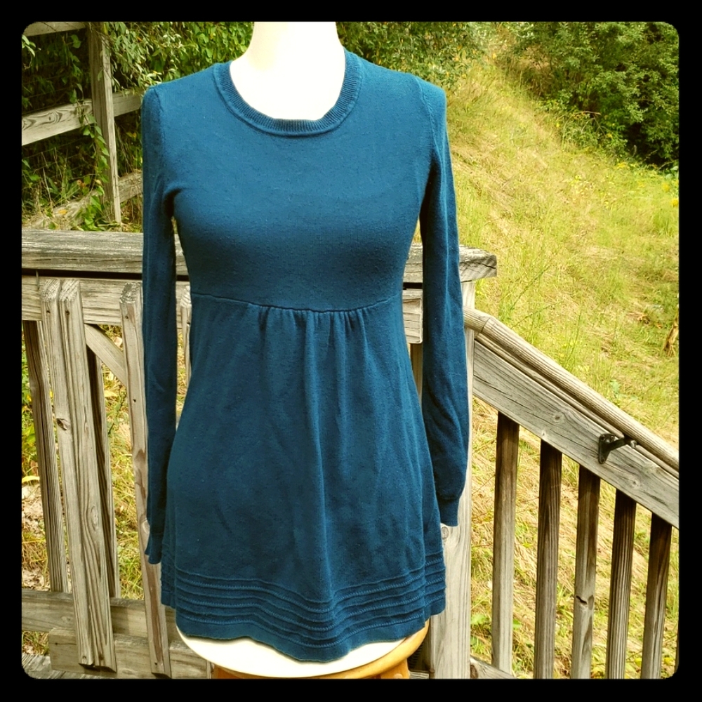 Daisy Fuentes Empress cut sweater